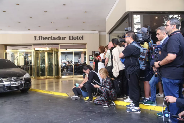 Quién paga la extensa estadía de Javier Milei en el lujoso Hotel Libertador