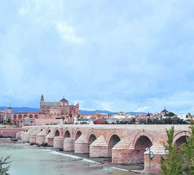 Postal andaluza. La imagen del Puente Romano que cruza el Guadalquivir