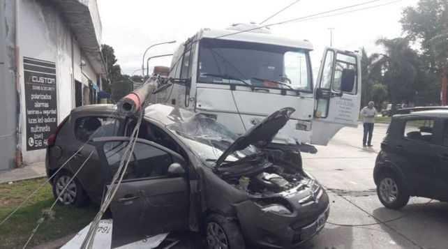 El camionero atropelló a una hilera de vehículos en San Martín y la colectora de Circunvalación