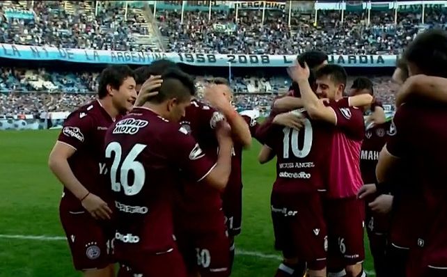En el último suspiro, Lanús le ganó a Racing y se quedó con la Copa Bicentenario