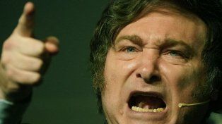 En su cuenta de X (Twitter) sobre libertad de expresión afirmó que el periodismo “se ha corrompido, ensuciado y prostituido al calor de los sobres y la pauta”