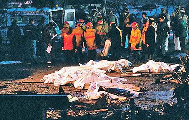 Siniestro. El avión se estrelló a las 20.54; horas más tarde se veían los cuerpos de las víctimas fatales.