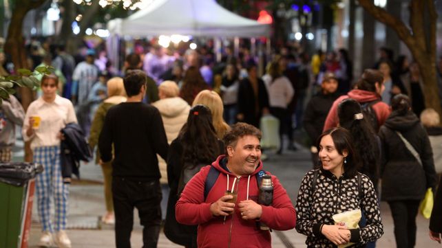La Noche de Peatonales llenó de visitantes el centro rosarino.