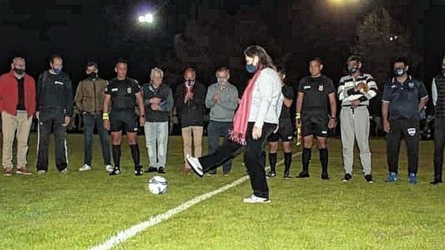 Marita Correa dando el puntapié inicial al torneo 2021 que fue en su honor
