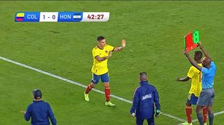 Juanfer Quintero se retiró por una molestia y encendió las alarmas en River.