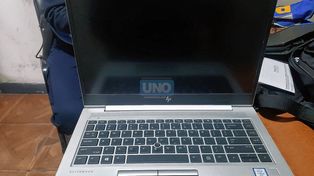 Se olvidó en la Terminal miles de dólares y dos notebook
