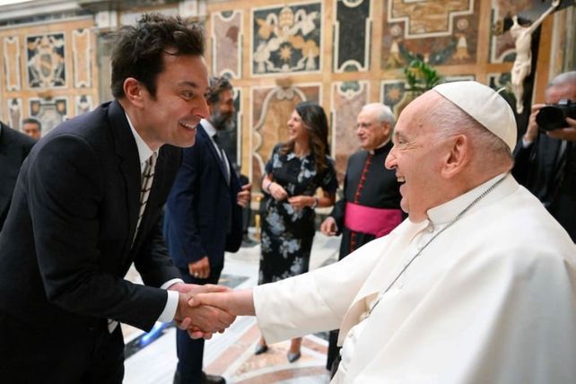 El Papa Francisco se reunió con Chris Rock, Jimmy Fallon y más de 100 comediantes