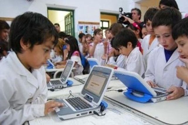 Netbooks como las del Gobierno cuestan en los comercios $2.000