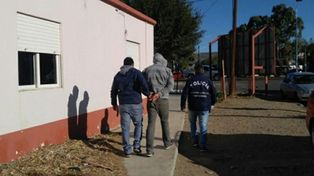 Secuestró a su expareja y se filmó mientras la violaba