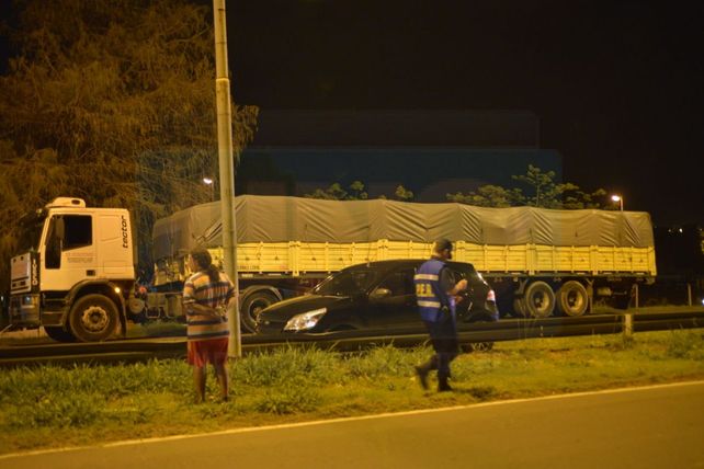 Chocó con su auto de alta gama y le arrancó el techo