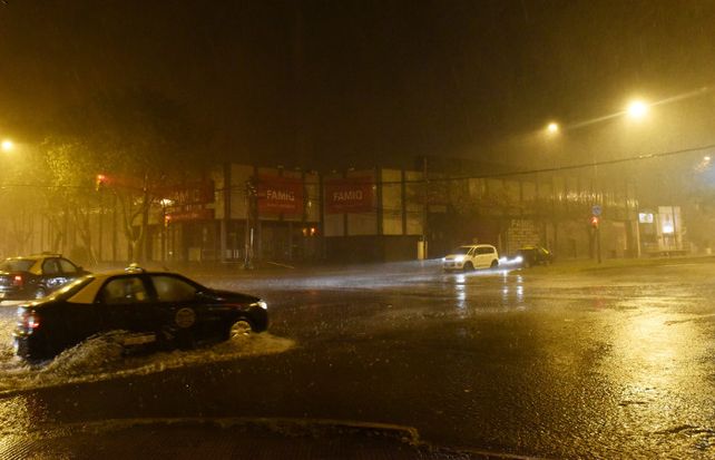 Algunas tormentas durante la amdrugada pueden ser fuertes o severas. (foto archivo: Marcelo Bustamante)