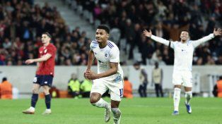 El Aston Villa de Dibu Martínez venció a Lille en Francia y tomó la ventaja en la Europa League