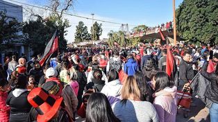 Multitudinaria caravana de hinchas para celebrar el aniversario del primer título
