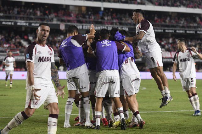 Lanús ganó de visitante en La Plata.