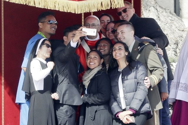 el papa argentino: Decídanse antes de que las piedras griten.