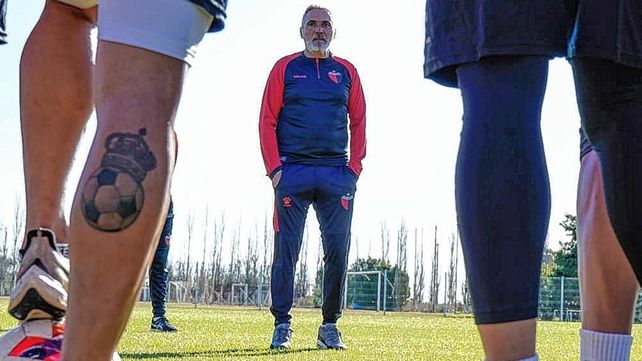 Sergio Rondina prueba con un cambio de esquema en Colón