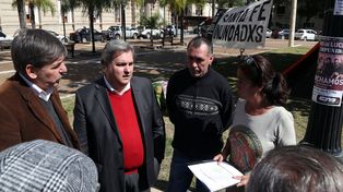 Farías y Jatón escucharon los reclamos de la Carpa Negra de los inundados