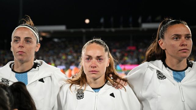 Estefanía Banini se emocionó al escuchar el himno nacional en su último partido con la albiceleste.