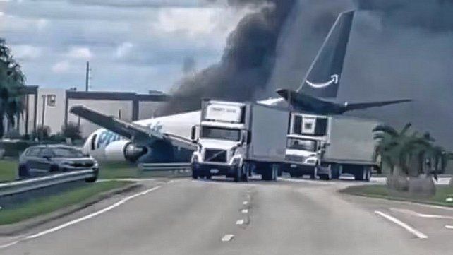 Miami: un avión de carga de Amazon se despistó en el aeropuerto.