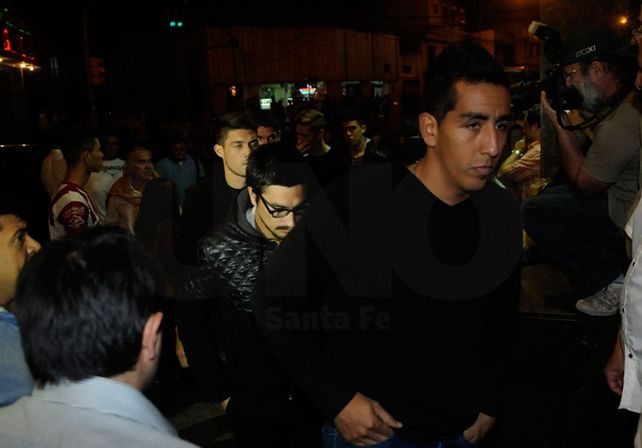 El plantel y los dirigentes de Lanús llegaron a Santa Fe para despedir a Diego Barisone