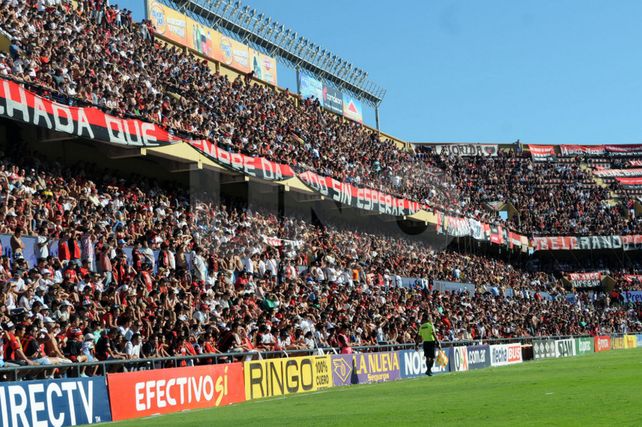 Los hinchas de Colón están a punto agotar las entradas