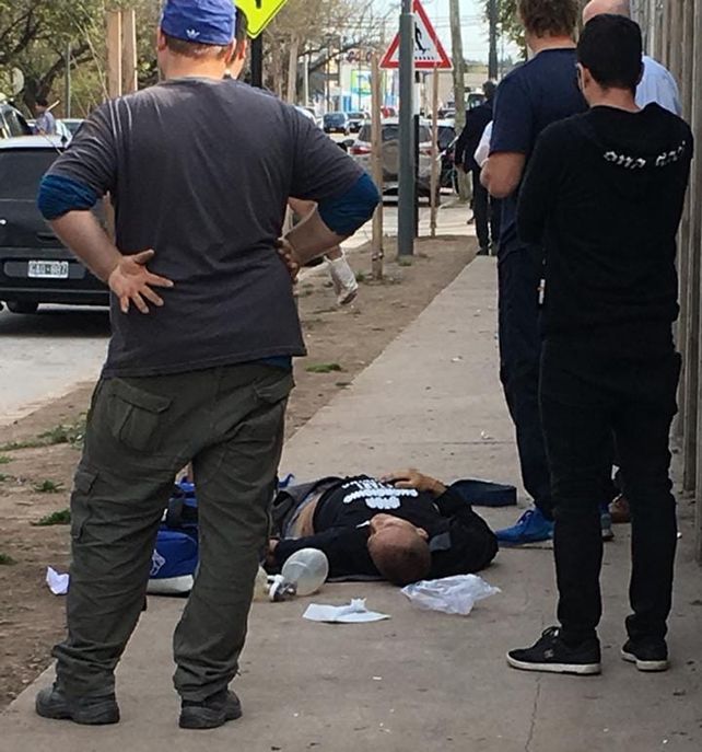 Feroz ataque a balazos contra un empresario en la puerta del Colegio San Bartolomé