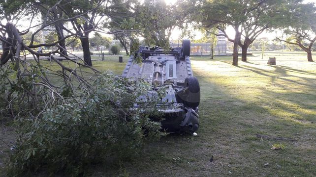 Impresionante vuelco en el Parque Federal