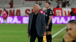 Miguel Angel Russo no se apresura por probar el equipo que visitará a Vélez. Se toma el tiempo necesario antes de hacerlo.