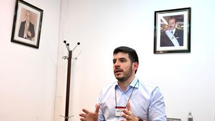 O hay sobresueldos o están robando, dijo sobre Adorni el intendente de V. Tuerto