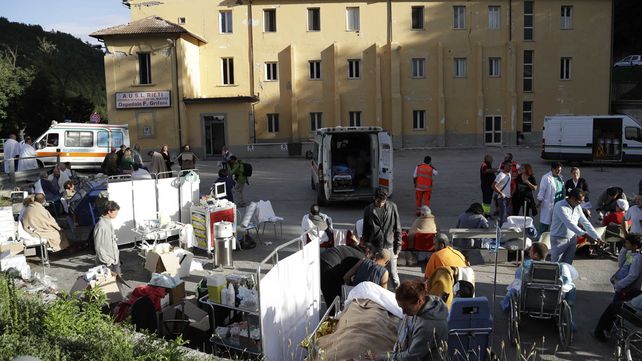 Ascienden a 120 los muertos por el devastador terremoto en el centro de Italia