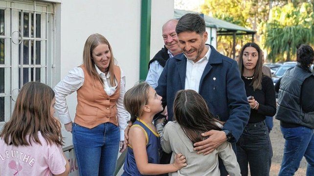 El gobernador Pullaro pudo observar las obras realizadas en la capital provincial.