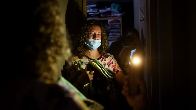 El corte de luz ya lleva 18 horas y volvieron los generadores a la peatonal