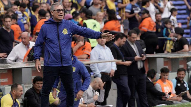Ariel Holan busca darle una fisonomía de equipo ofensivo al Canalla.