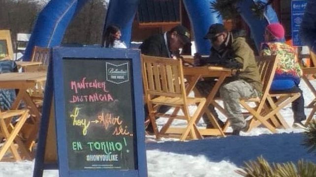 No te rías de la pandemia: imputan a esquiadores de Chapelco y quitan concesión al bar