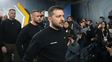 Zelensky abandona la sala donde este viernes dio una conferencia de prensa por el primer aniversario de la guerra.