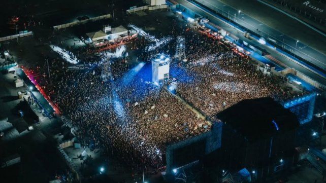 Vista aérea del Autódromo de Rosario durante el show del Pity Álvarez el sábado 9 de mayo