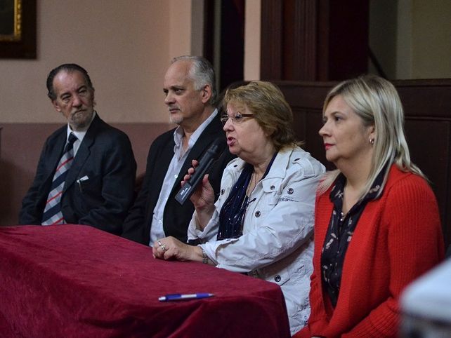 Las autoridades en la presentación oficial. Foto @prender&nbsp;