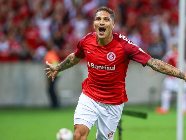 Ameal descartó la llegada de Paolo Guerrero a Boca