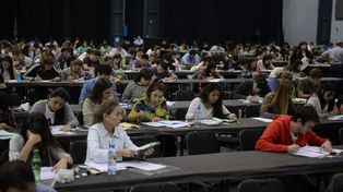 Milei convirtió las residencias médicas en becas: qué pasará en Rosario