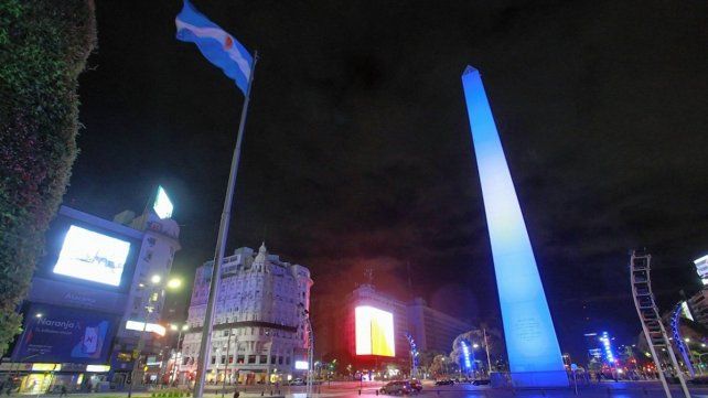 Iluminarán monumentos en homenaje a Diego Maradona