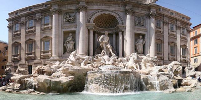 Prohiben comer y hacer ruido en el casco hist&oacute;rico de Roma