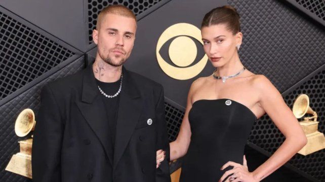 Justin y Hailey Bieber se sumaron a la protesta contra ICE en los Grammy