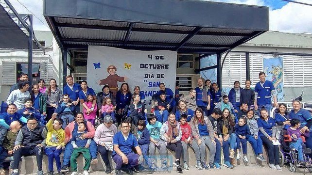 La escuela San Francisco de Asís realizó actividades este lunes
