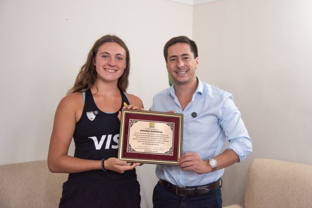Máxima Duportal&nbsp; junto al&nbsp; secretario general de la Gobernación