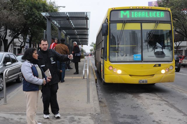 Flamante. El Metrobus fue inaugurado el jueves pasado y ayer cosechó elogios por parte de los usuarios.