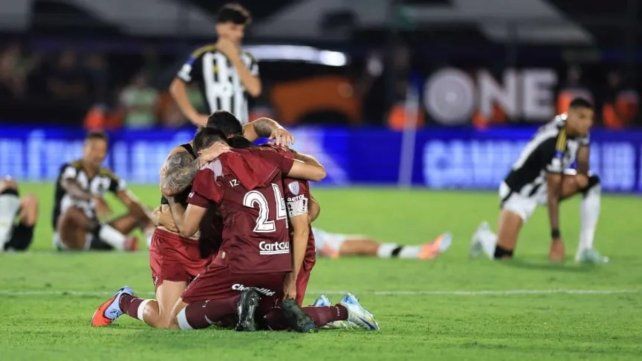 Lanús levantó el trofeo por segunda ocasión.