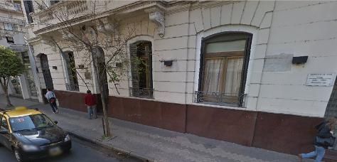 Tres delincuentes aprovechan que la puerta de calle estaba sin llave y