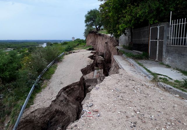 Científicos advierten sobre nuevos deslizamientos en la costa del Paraná