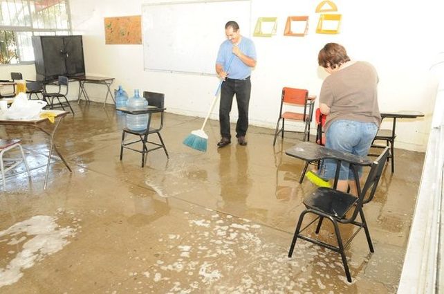 Desinfección. Este viernes habrá tareas sanitarias en varias escuelas.