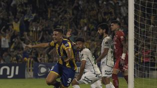 Agustín Sández convirtió este sábado frente a Sarmiento